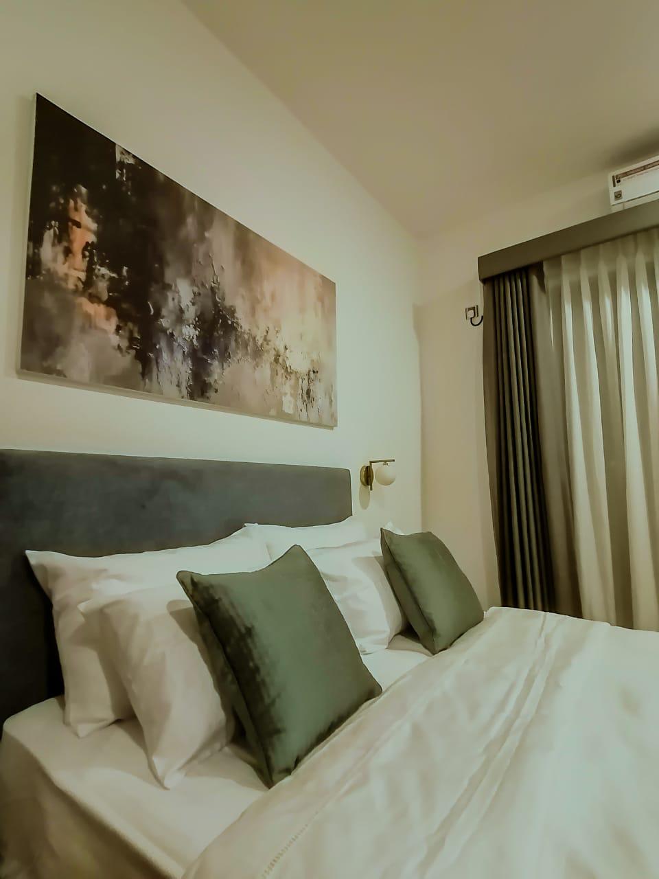 Fully equipped modern kitchen in serviced apartment Cinnamon Gardens