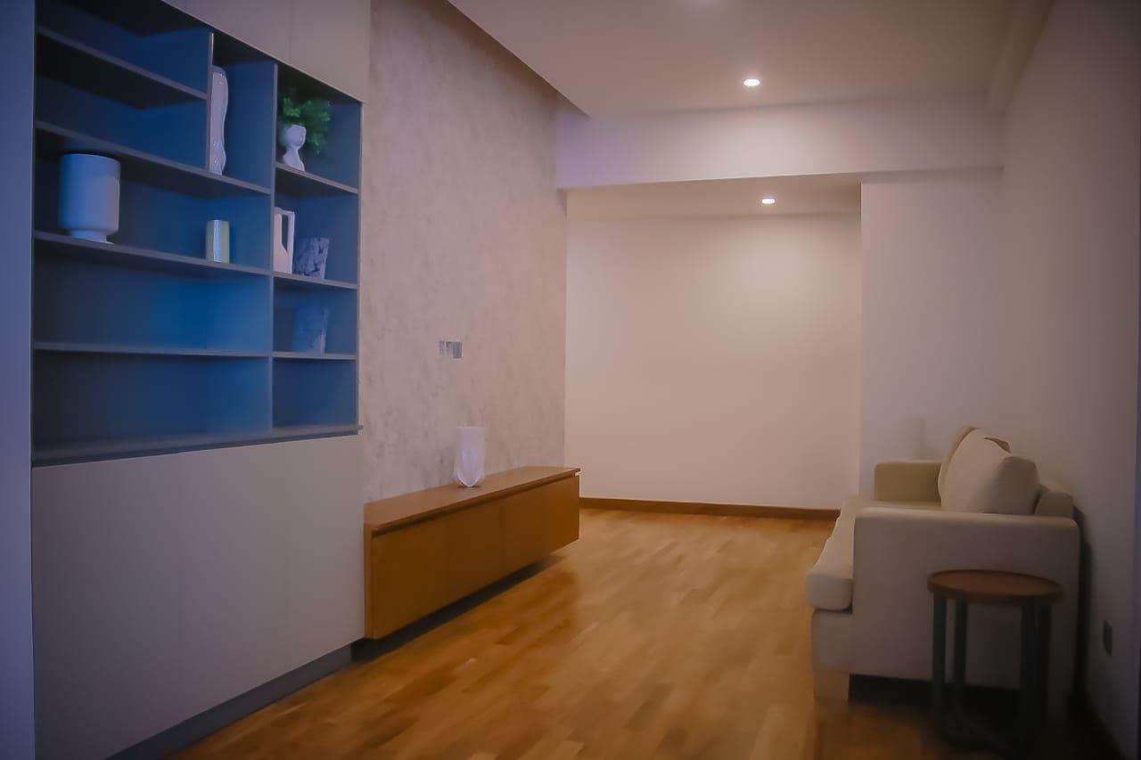 Spacious master suite in executive penthouse Cinnamon Gardens